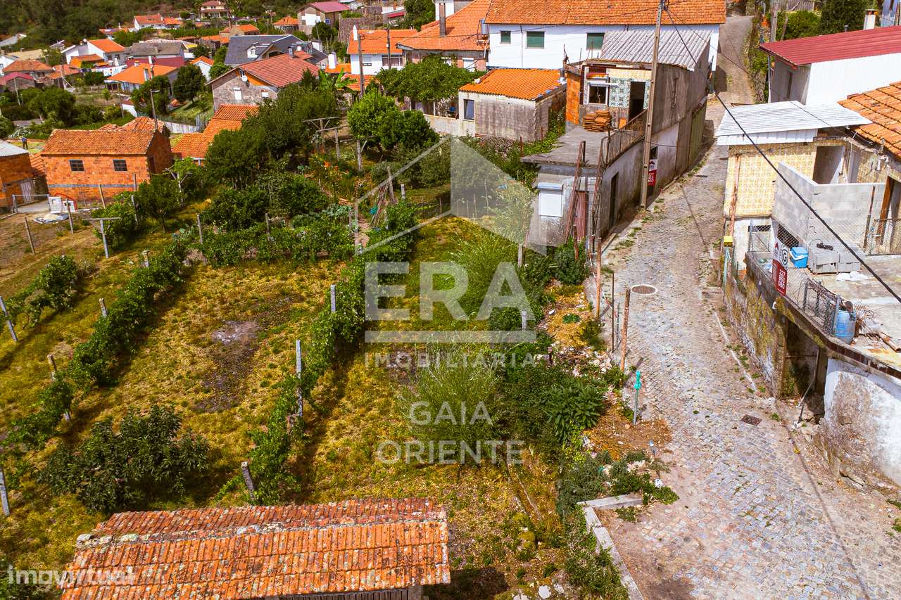 Moradia T2 para reabilitar em Roge-5