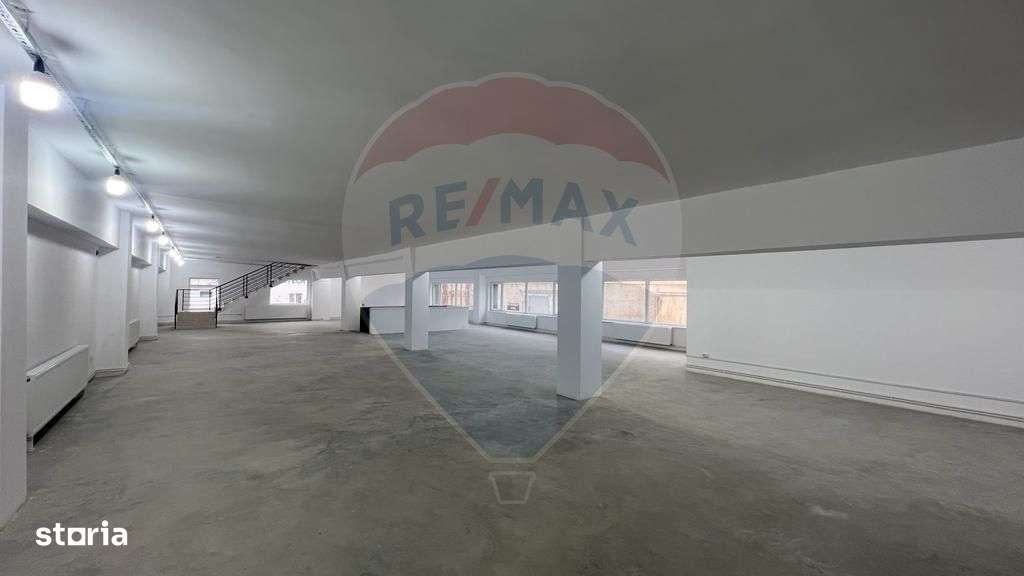Spatiu comercial de 990mp de inchiriat - Imagine principală: 5/13