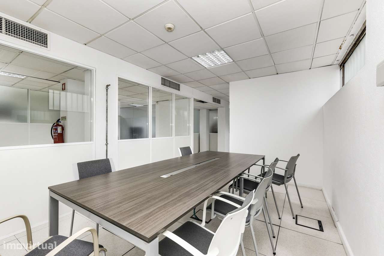 Espaço comercial 550 m² | Escritório + Loja + Armazém | Dois acessos-30