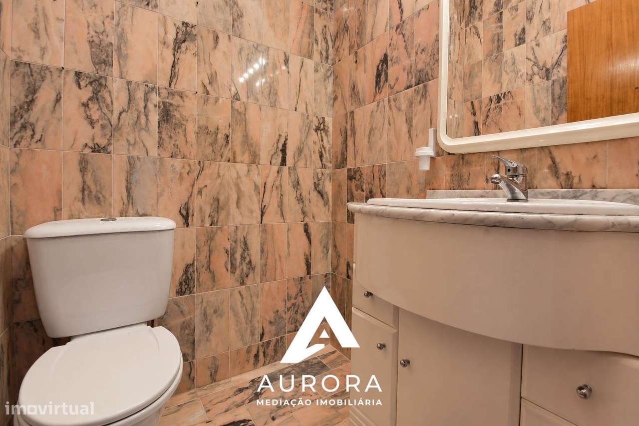Apartamento T3 com 2 lugares de garagem e sótão-8