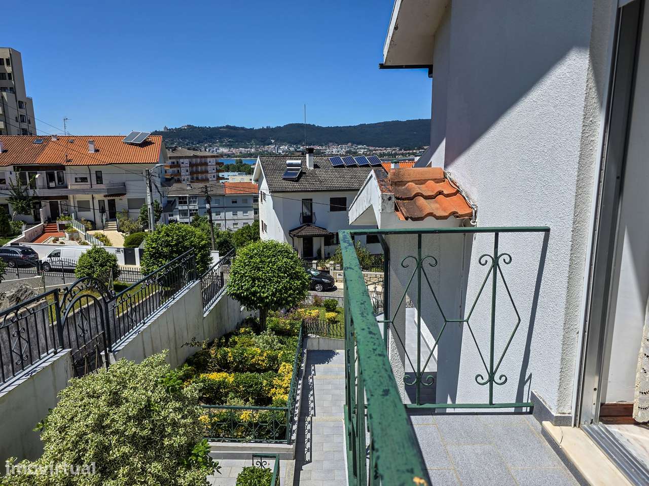 Moradia T5 em Darque com Jardim, Garagem e Anexo-19