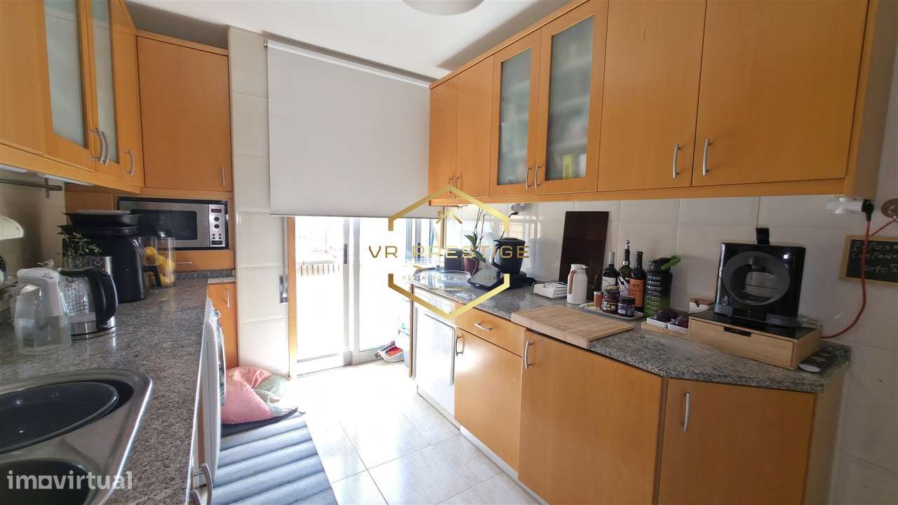 Apartamento T2 com Garagem, Arrumos e Excelente Localização – Póvoa de-3
