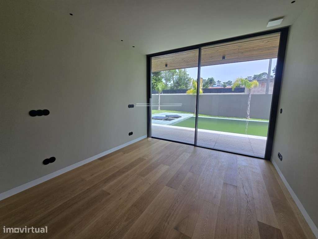Moradia isolada T5, arquitetura contemporânea com piscina - Verdizela-45