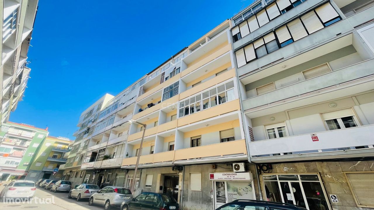 Apartamento T2 Ocupado, no Bairro do Liceu, em Setúbal