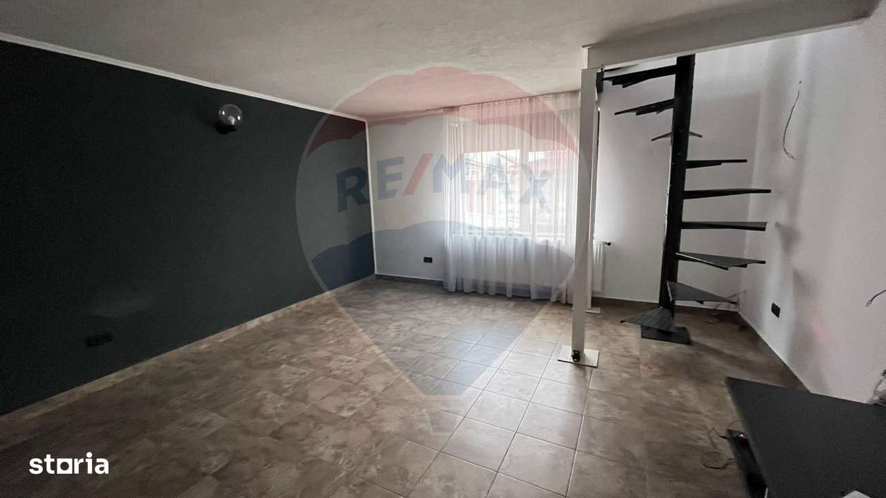 Casă / Vilă cu 3 camere de vânzare strada Juhasz Gyula-0