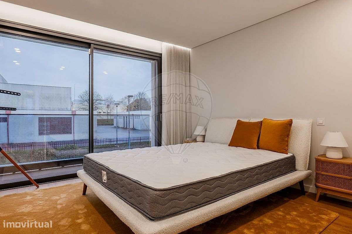 Moradia de Luxo T3+1 com Piscina Aquecida -300m da Praia em Matosinhos-23