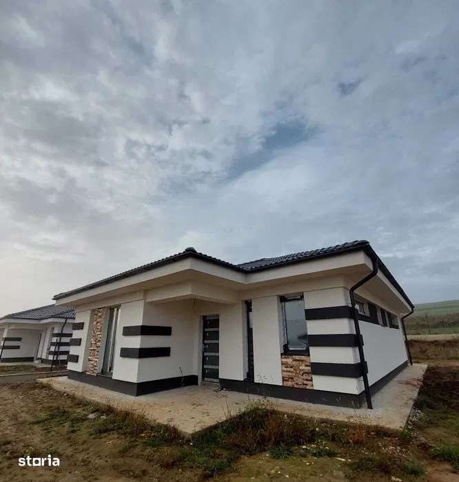 Casa pe un nivel, complet utilata si mobilata — Corusu - Imagine principală: 1/8