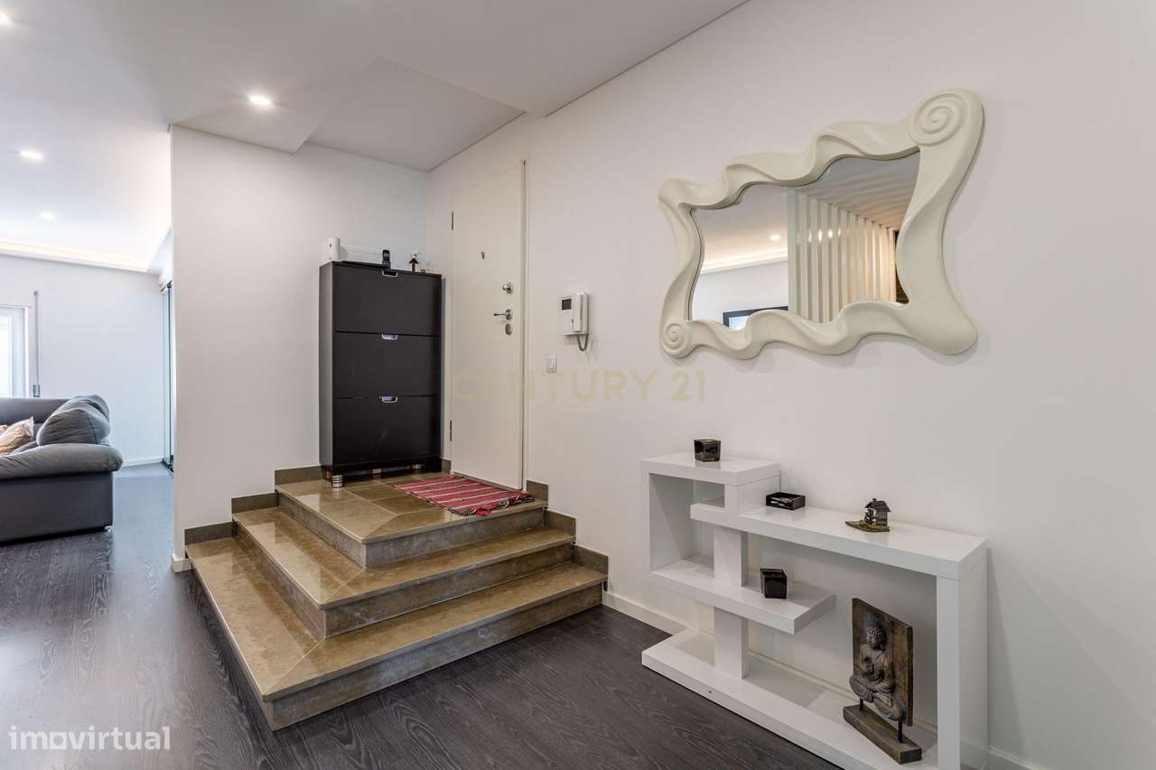 Procura espaço e conforto? Veja este T4 Duplex-13