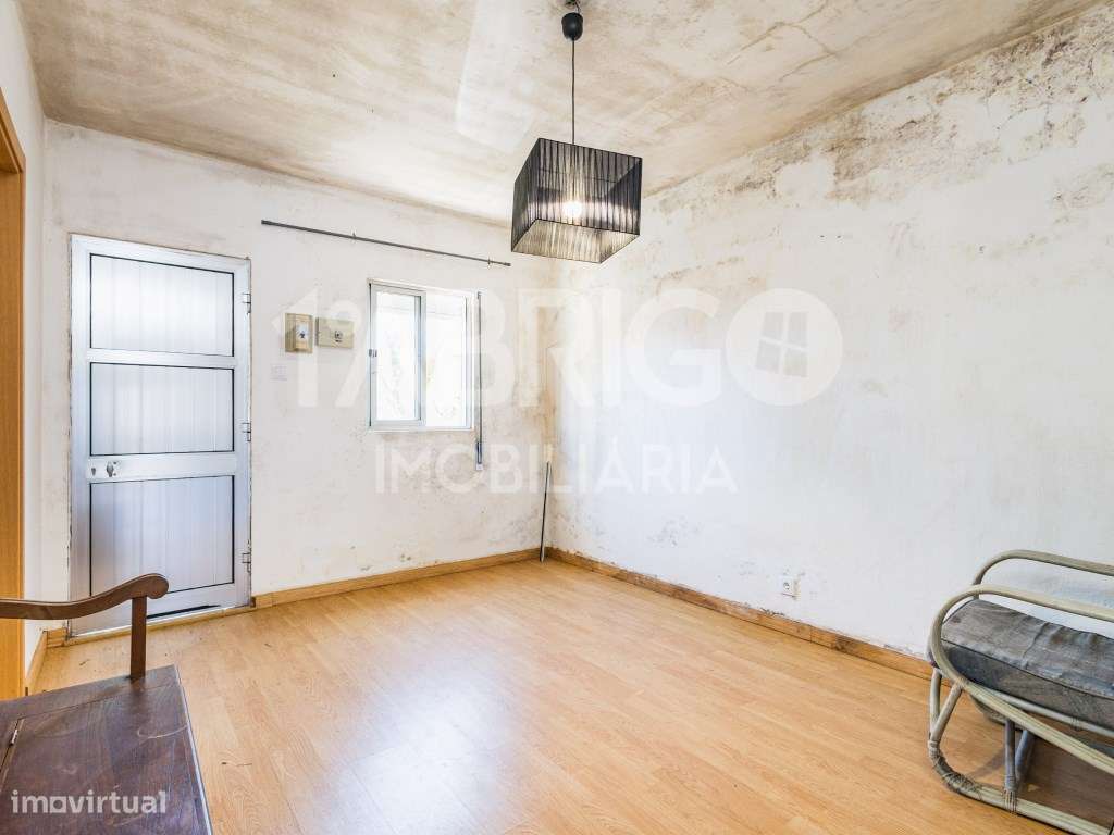 Moradia T2 com Terreno - (Imóvel sem licença de utilização, escritu...-5