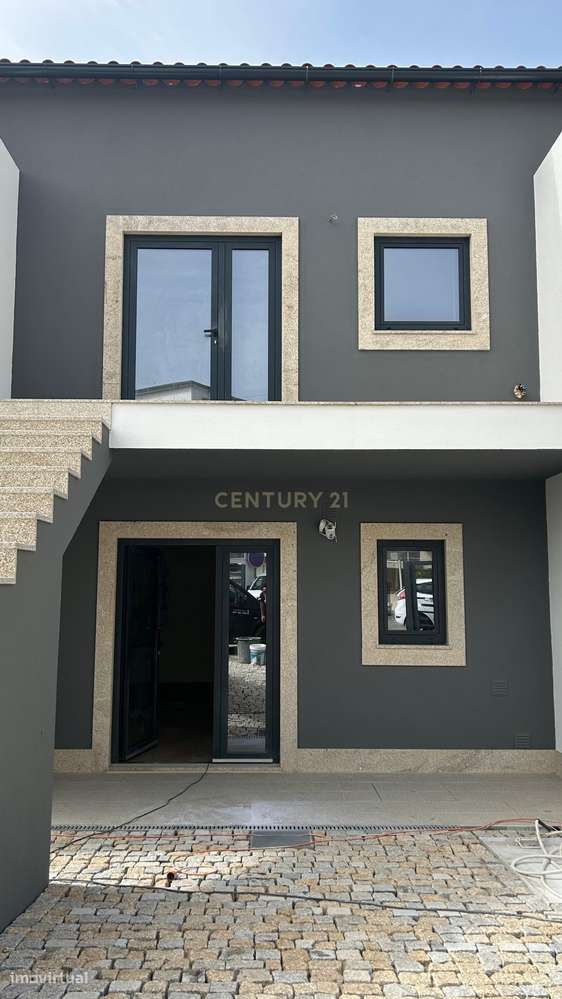 Excelente Oportunidade – T2+2 Duplex em Águas Santas-6