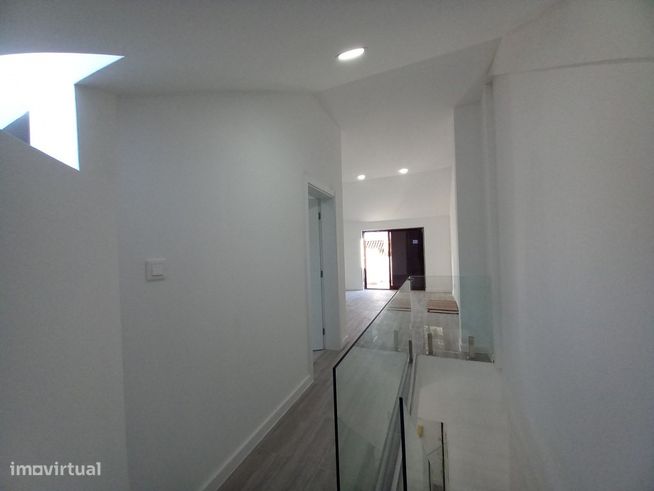 Apartamento Duplex Totalmente Remodelado na Costa da Caparica-21
