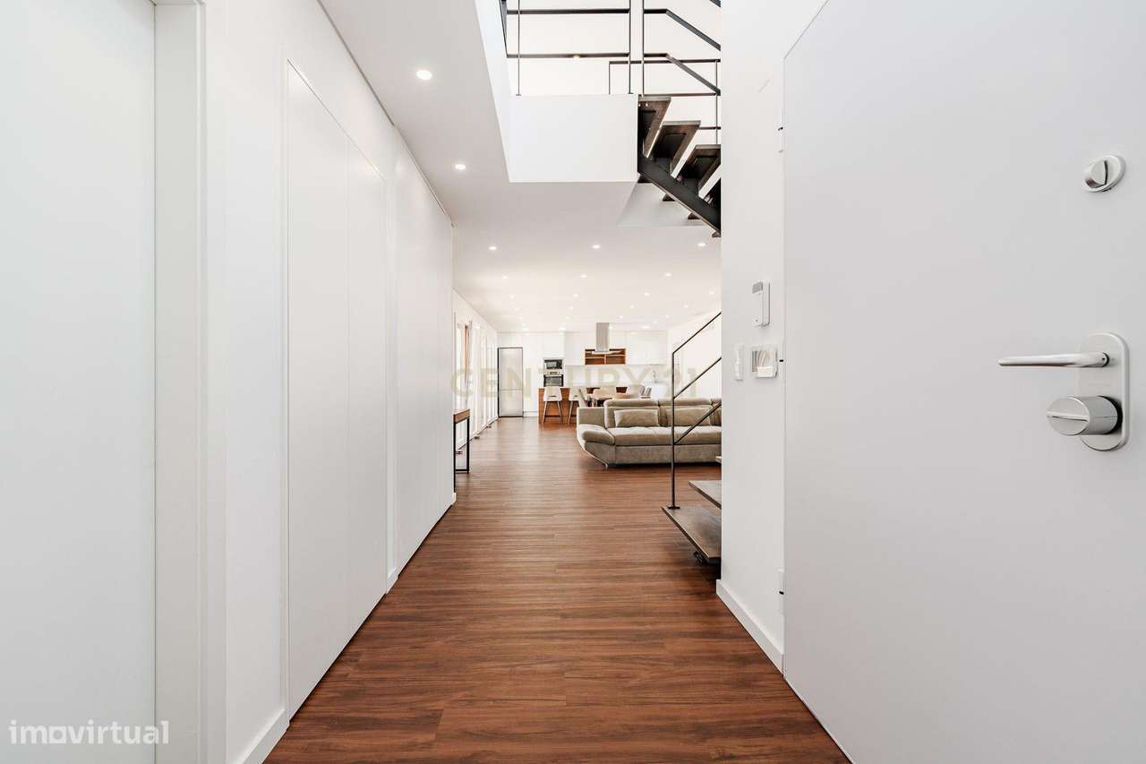 Moradia T4 em Fernão Ferro, Seixal, com Piscina e enorme Jardim-24