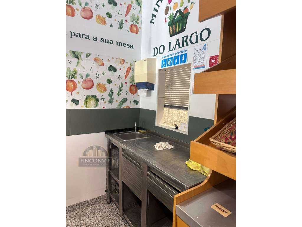 Espaço Comercial no Centro de Almada - Totalmente Equipado e Pronto...-11