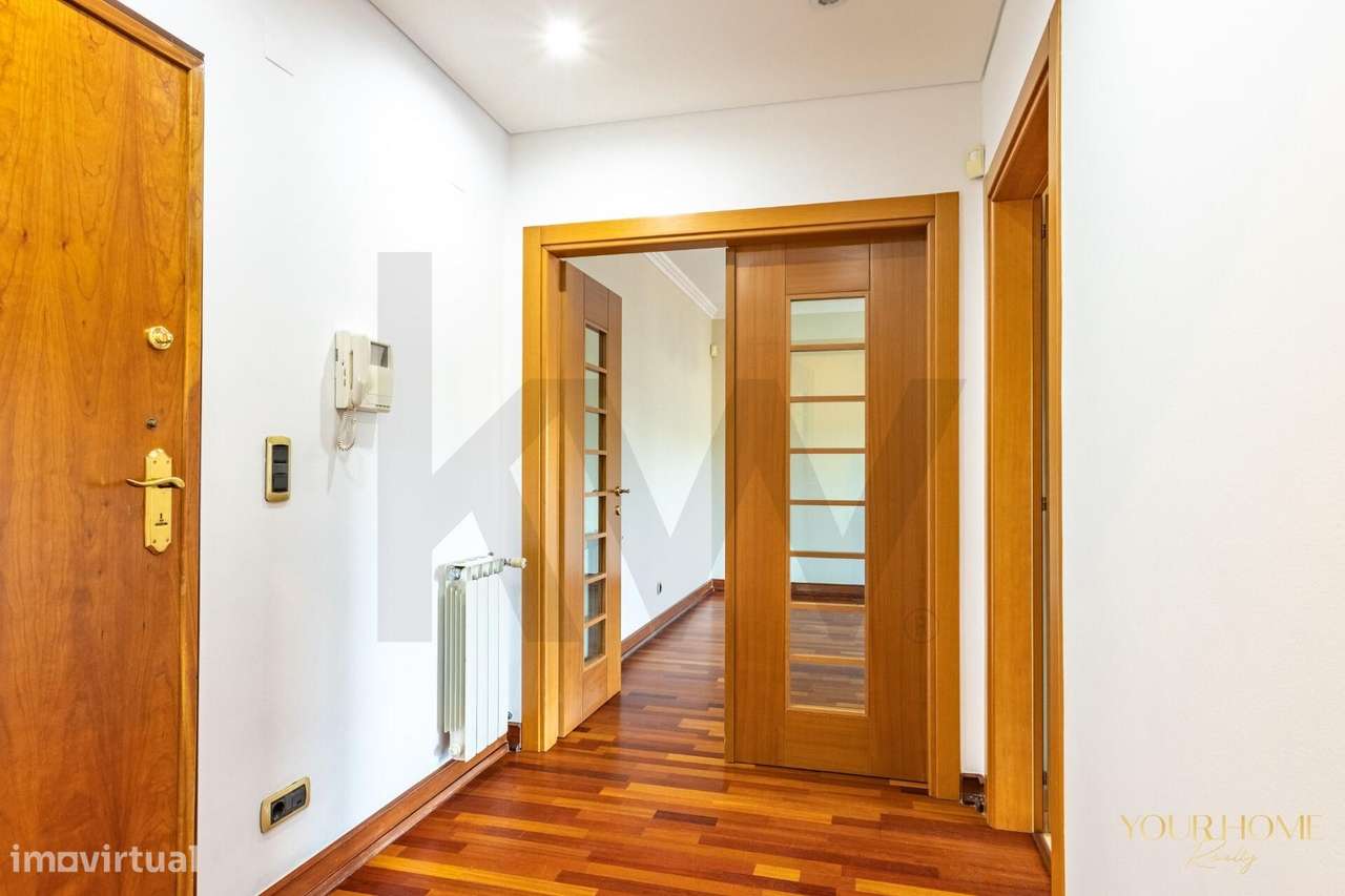 Loures | Exclusivo T3 com terraço panorâmico e box para 3 viaturas - Grande imagem: 4/36