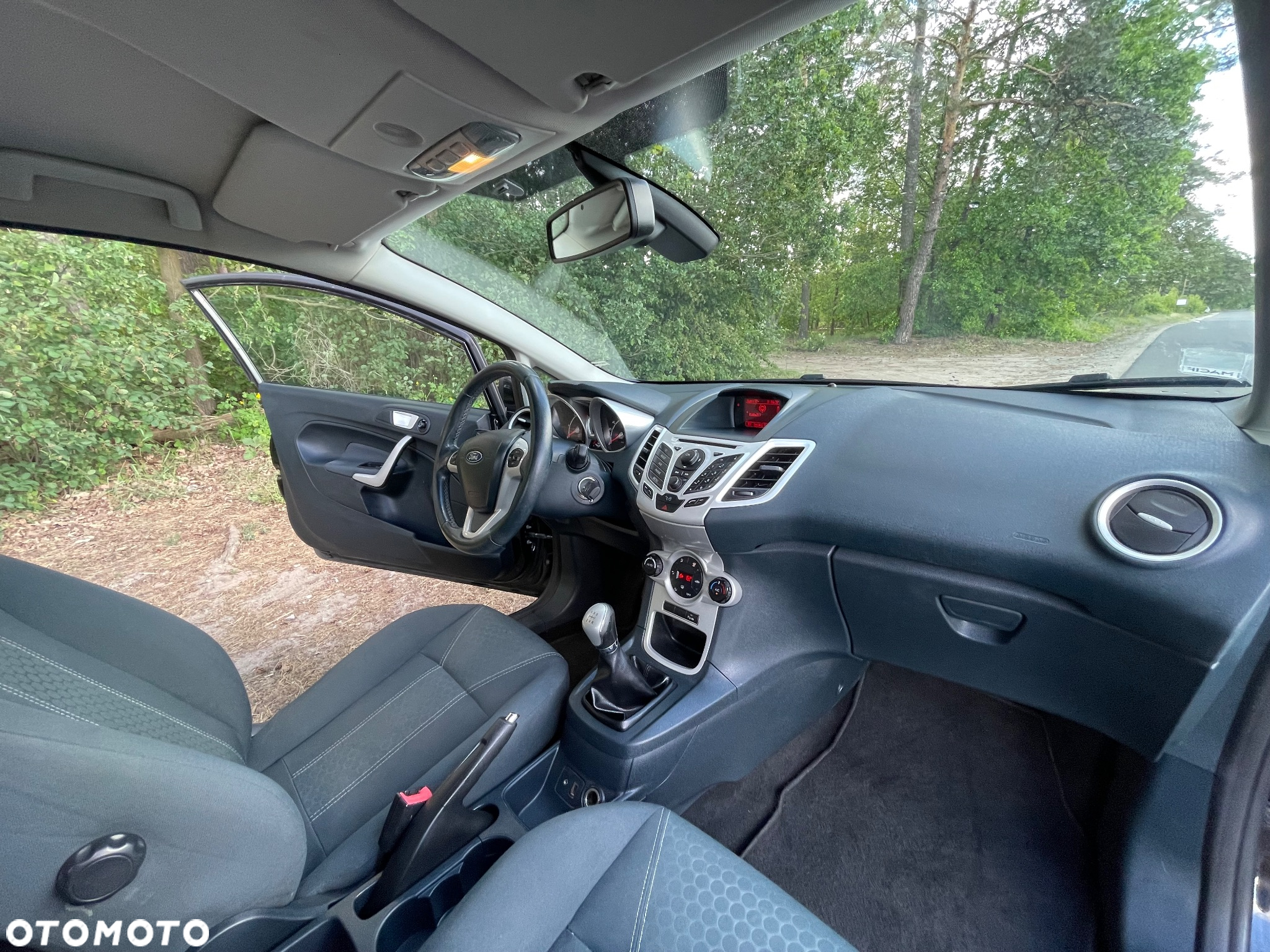 Ford Fiesta 1.4 TDCi Ambiente - 26