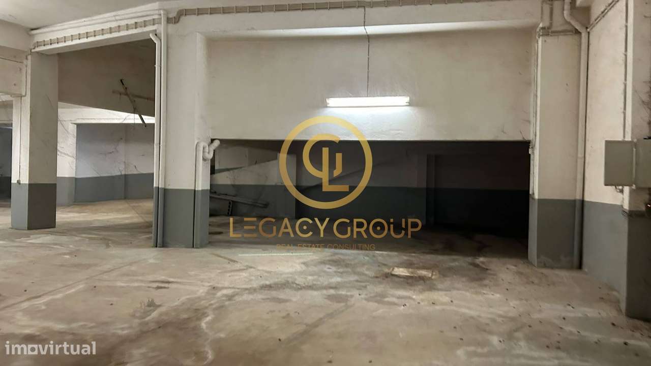 Parqueamento com 787m² situado no centro de Carvoeiro -  Lagoa-23