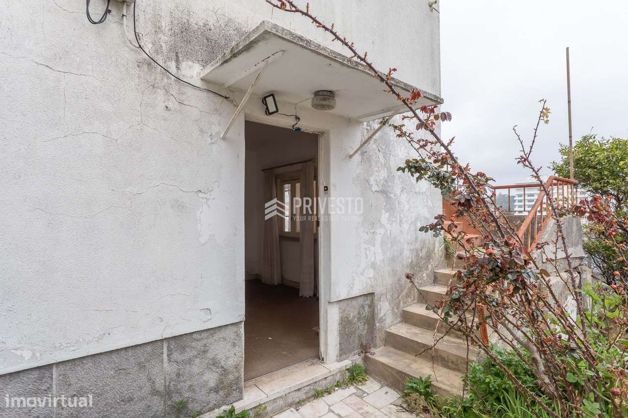 Prédio Devoluto com 3 Apartamentos | Lote 551 m² | Alcabideche-16