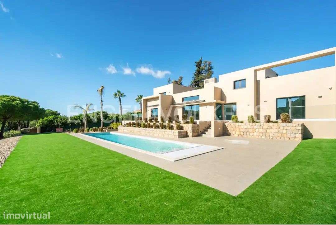 Moradia V4 Exclusiva perto do Carvoeiro-46