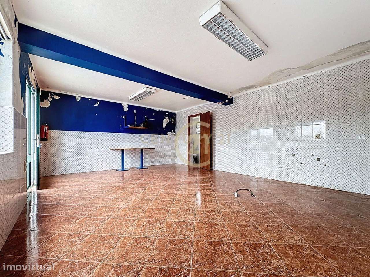 Espaço Comercial em Praia da Vitória com Excelente Localização-5