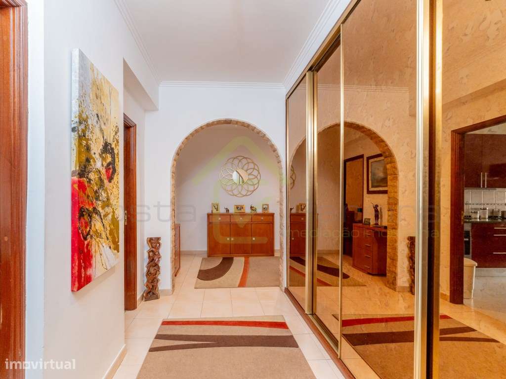 Apartamento T3 com duas frentes e óptima exposição solar-7