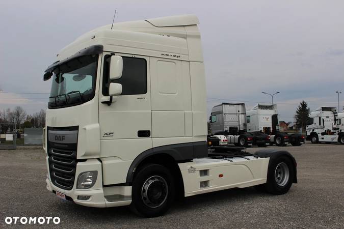 DAF XF 106.460 /LODÓWKA /PEŁNY SPOILER / OPONY 90% /**SERWIS FR **/ IDEALNY STAN / - 3