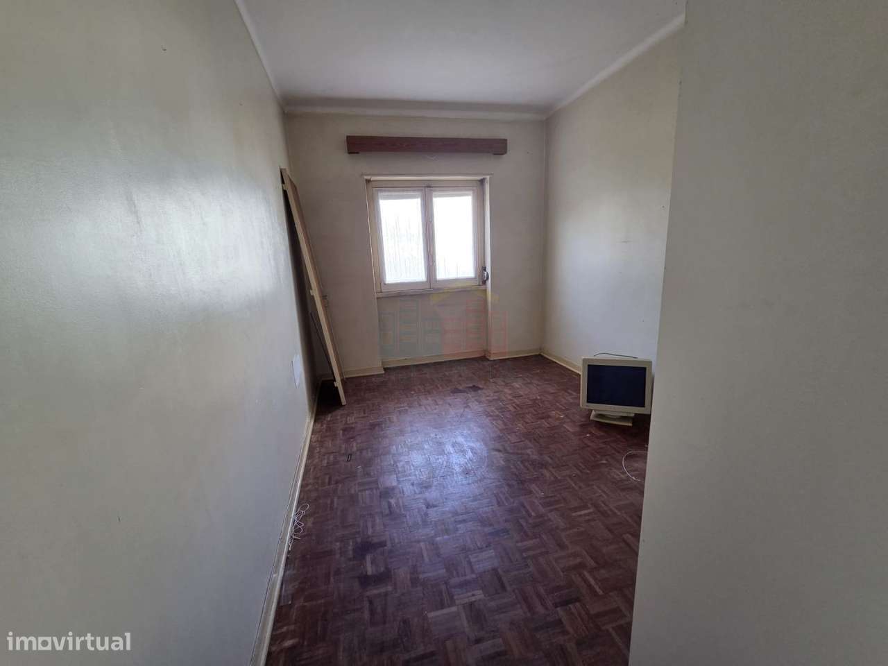 Centro Mem Martins - T4 para remodelação - Grande imagem: 4/47