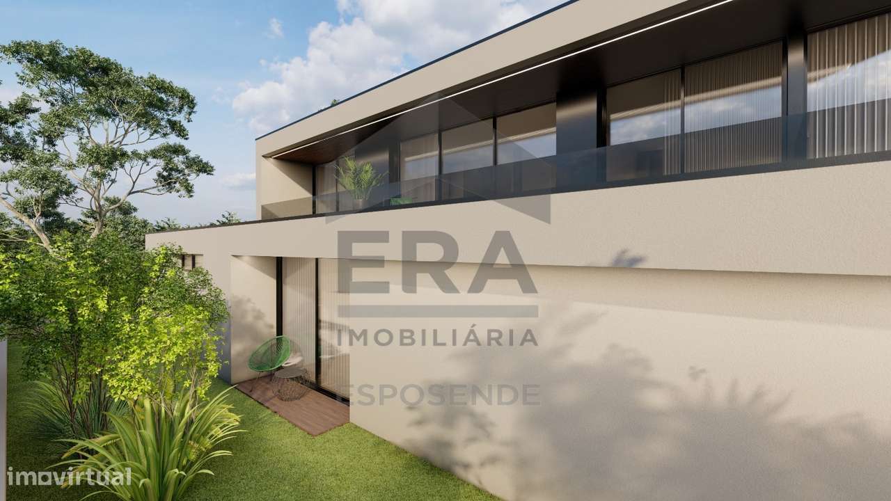 Moradia T4 de Luxo com Piscina de Sal e Vista Mar-8