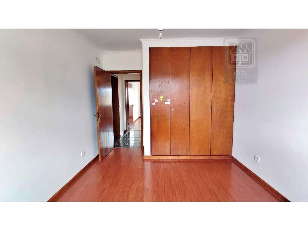 VENDA de CASA - MORADIA com garagem, jardim e quintal - Pico da Ped...-35