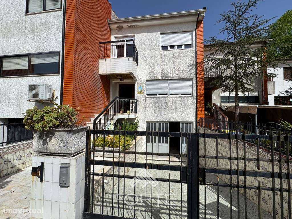 Moradia em banda T3 em São João da Madeira-1