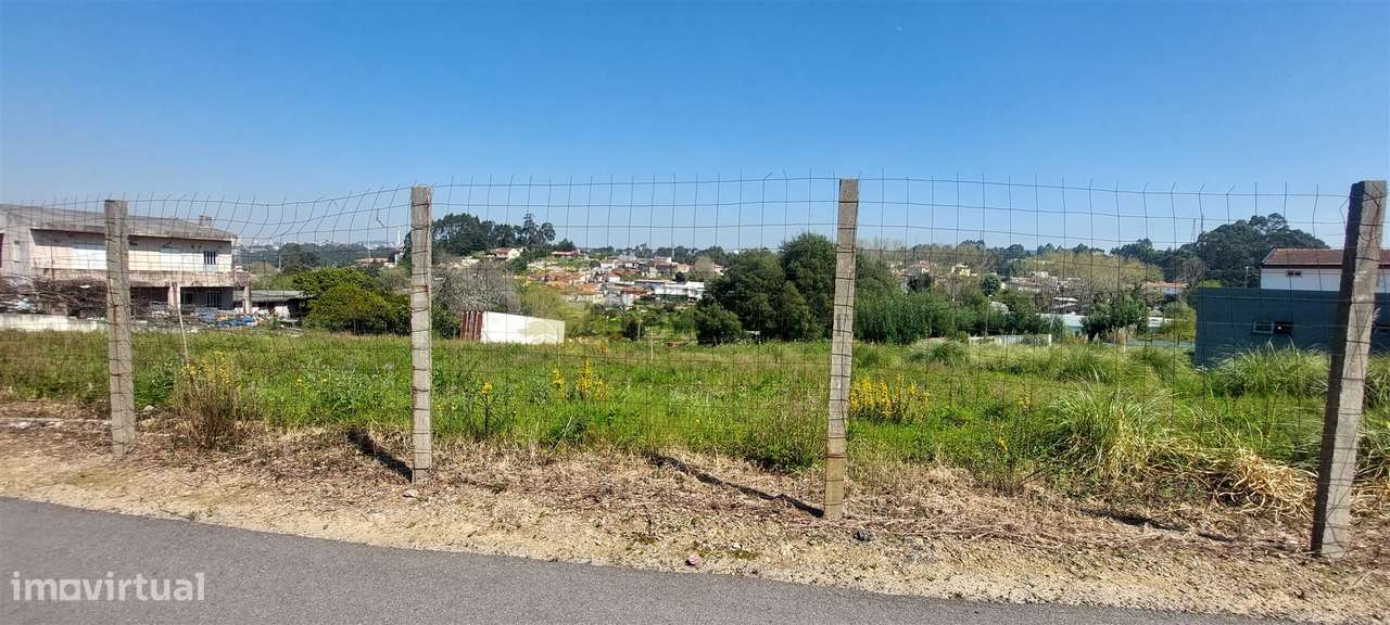 Terreno Urbano com 575 m² em Vilar Paraiso – Potencial de Construção a-8