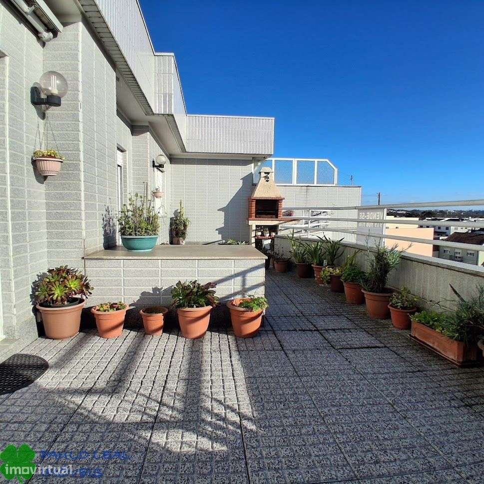 t4 com terraço panorâmico com garagem box dupla e lugar de garagem-3