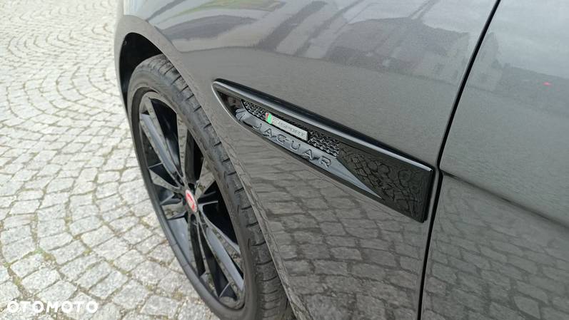 Jaguar XE 2.0 D AWD R-Sport - 8