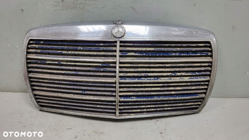 Grill Atrapa Chłodnicy Mercedes W123 - 1