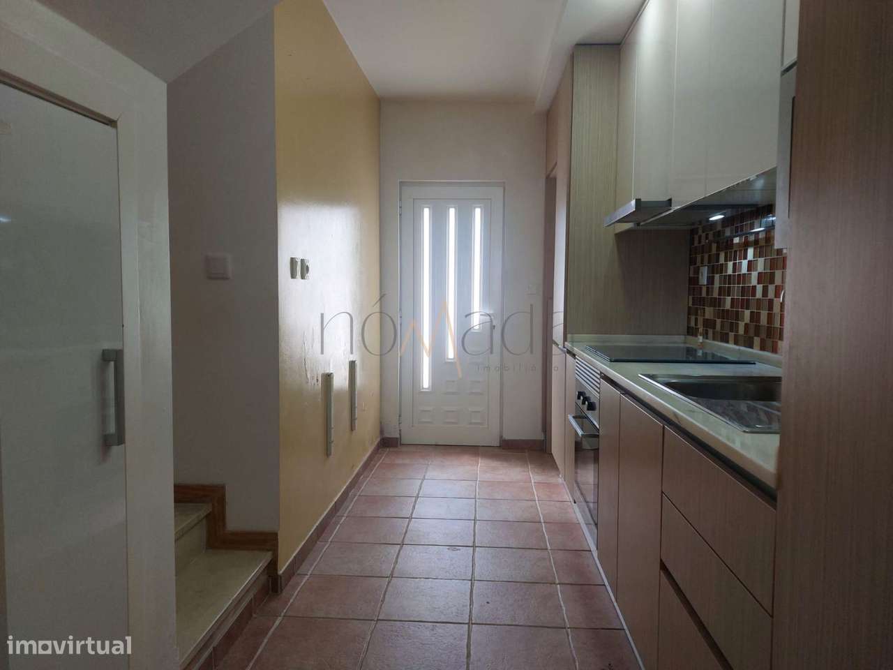 Moradia em banda no Feijó  Simples por fora, cheia de possibilidade... - Grande imagem: 4/25