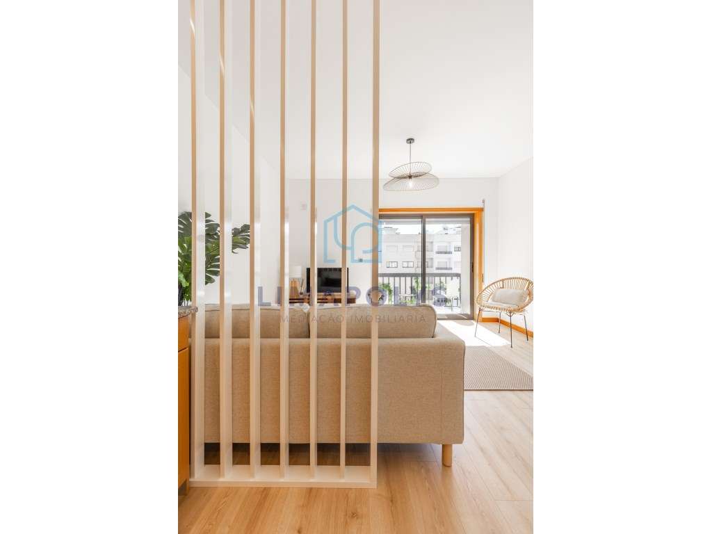 Elegante apartamento T1 renovado com lugar de garagem-7