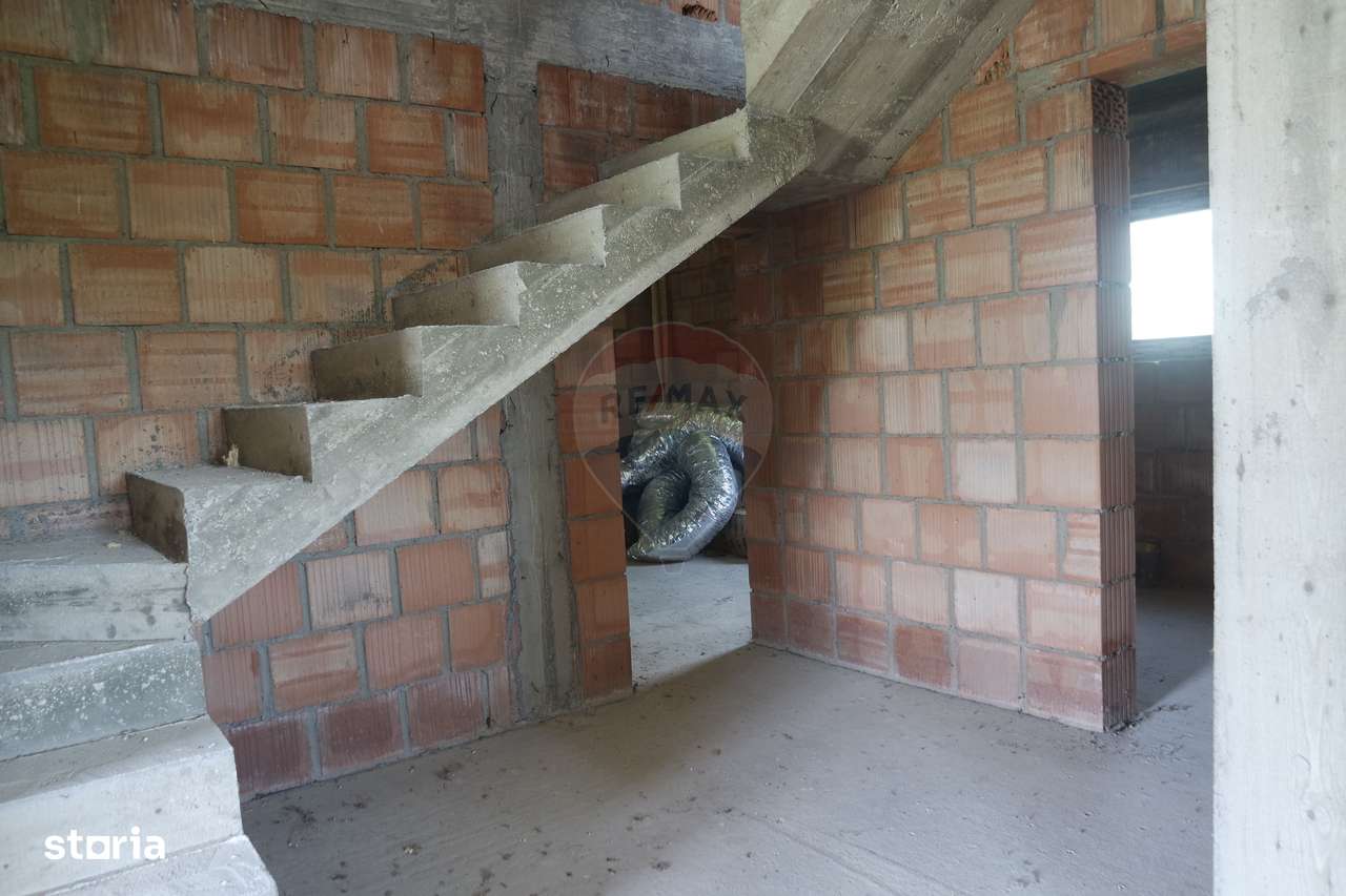 Casă de vânzare la rosu în Tăuții Măgherăuș-9