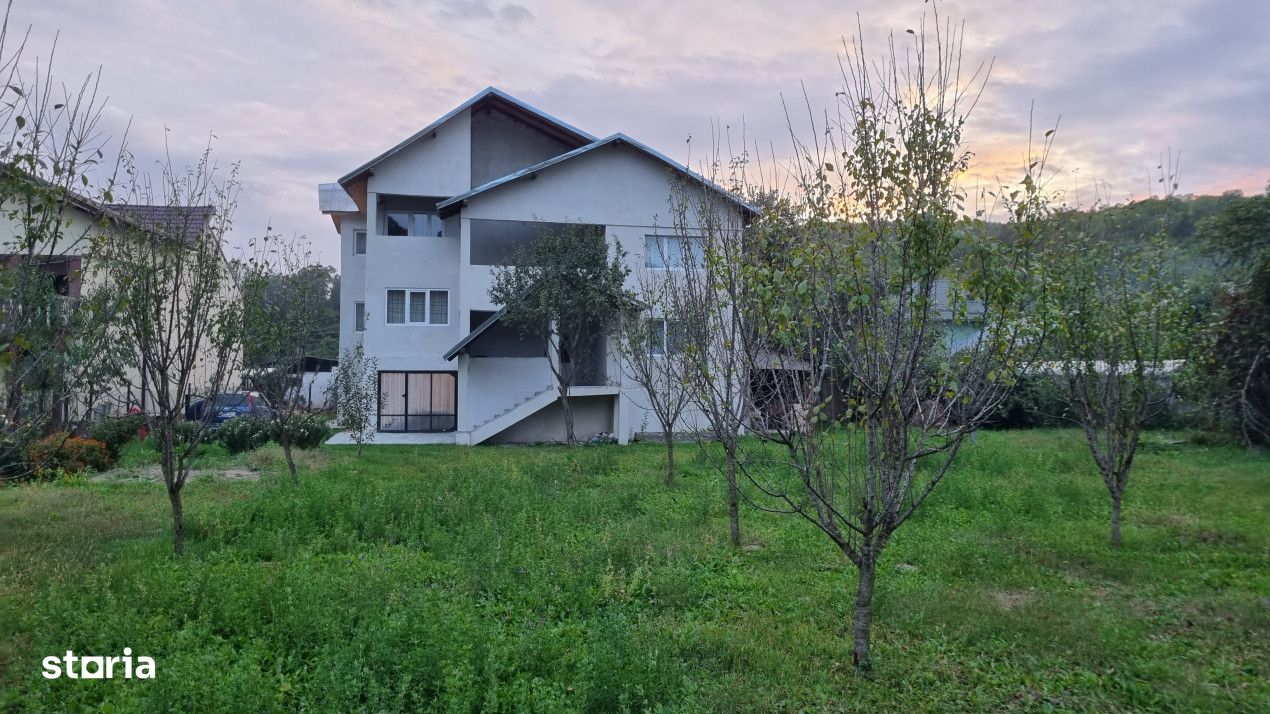 Vanzare casa-vila cu 6 camere si teren 1473 mp, in zona Soimari -Praho