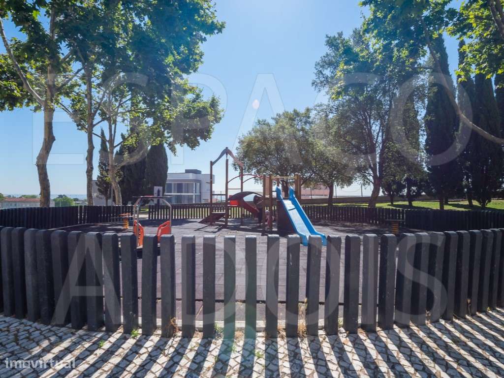 T3 com Vista Rio, Estacionamento e 2 Varandas junto à Estação de Br...-53