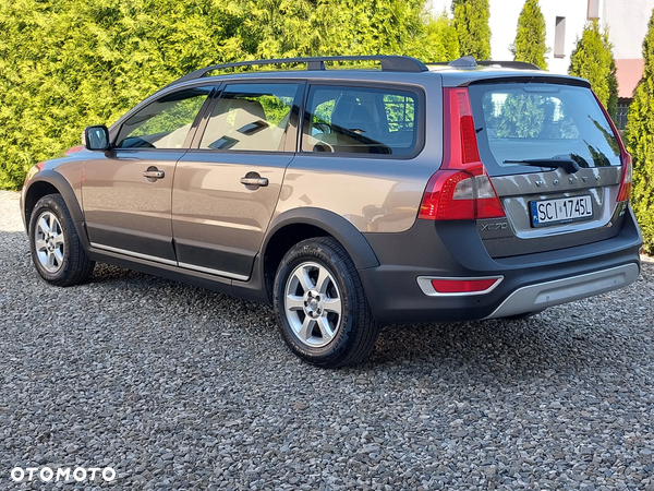 Volvo XC 70 D5 AWD Momentum - 3