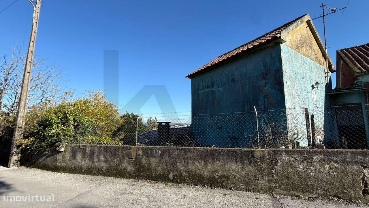 Moradia para reconstrução | Terreno 1.506 m2 | Vista campo | Periferia-3