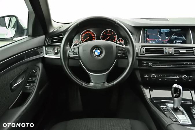 BMW Seria 5 520d xDrive - 15