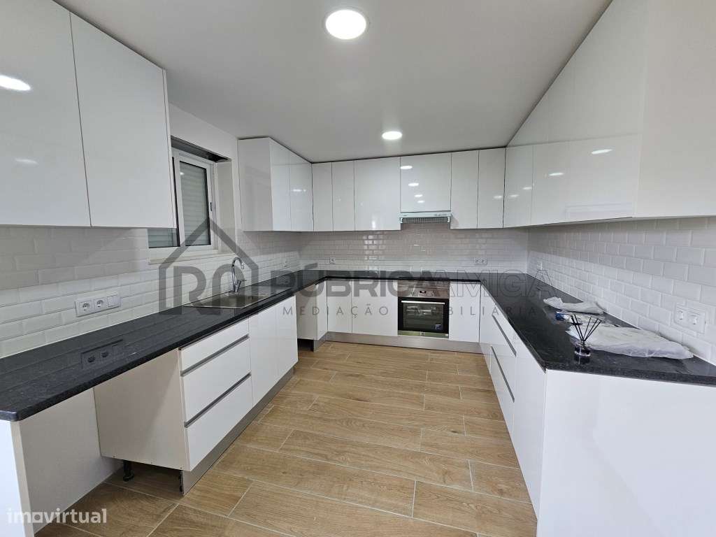 Moradia dúplex recuperada com garagem em Loulé-8