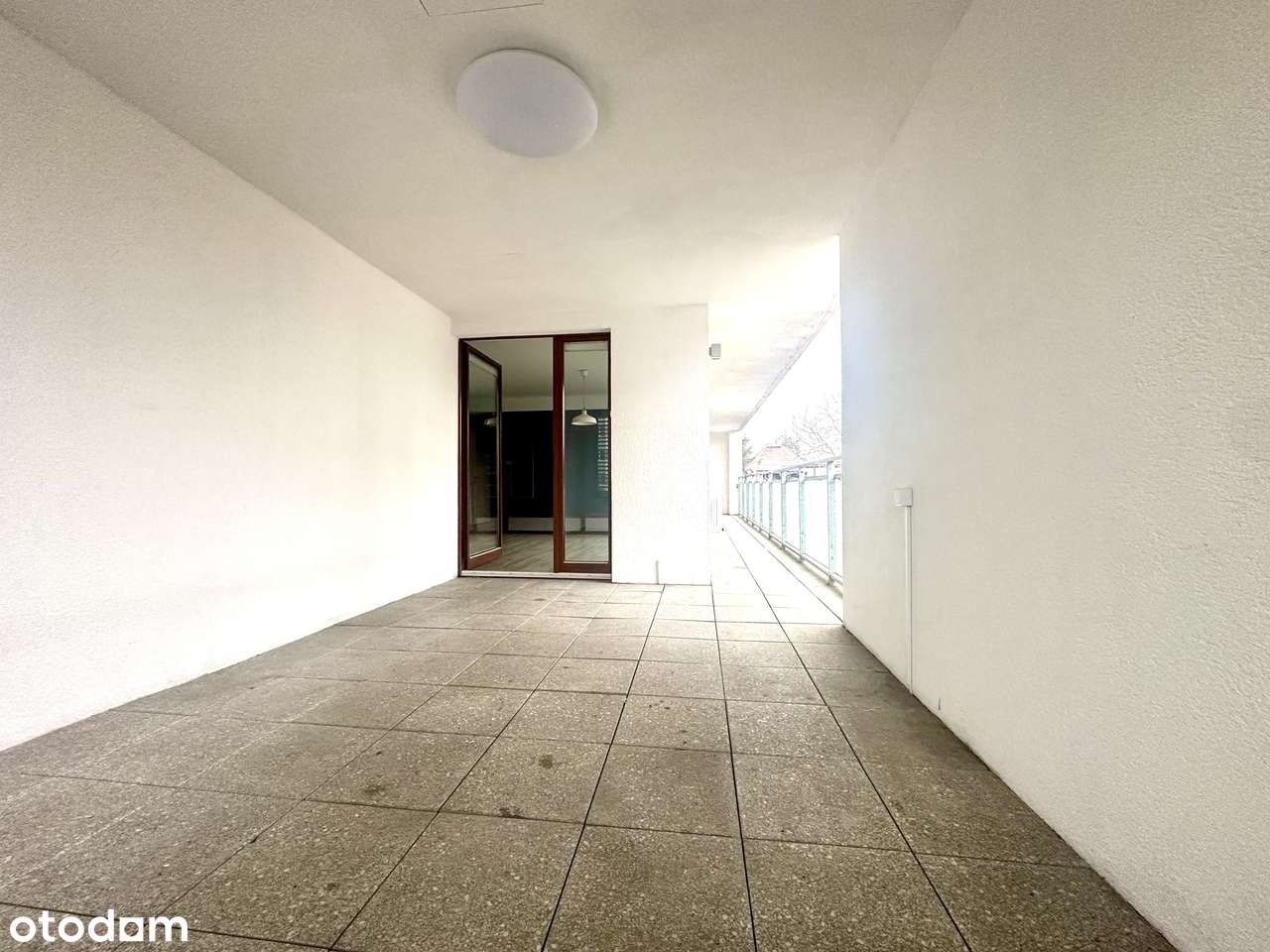 Mieszkanie z zadaszonym tarasem, klimatyzacją oraz miejscem postojowym-3