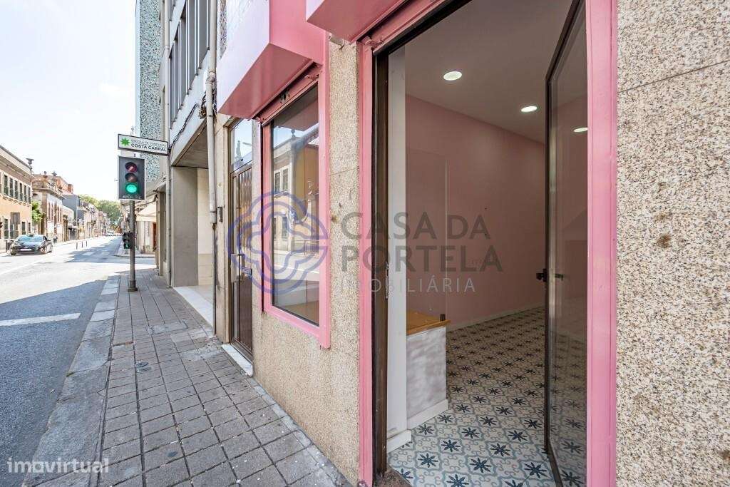 Prédio Moradia T2 e Loja em Costa Cabral. - Grande imagem: 4/27