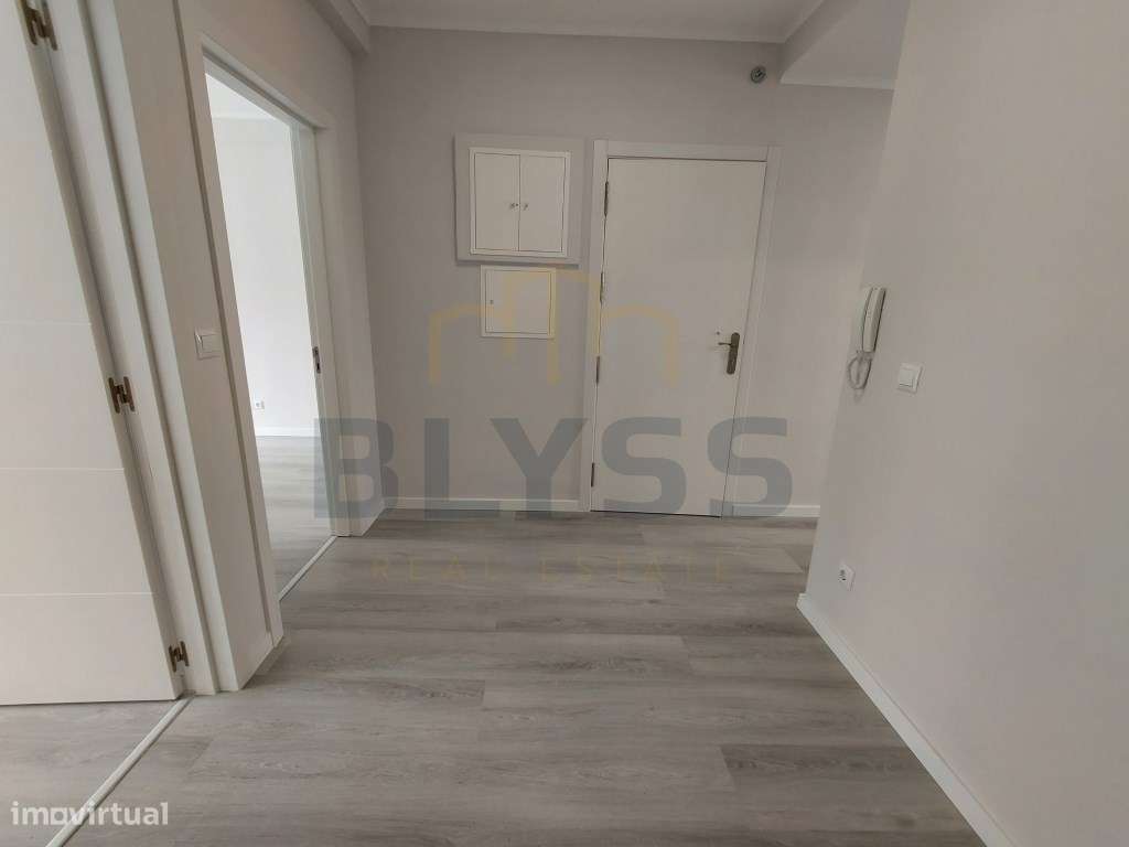 Apartamento T2 Totalmente Remodelado a poucos minutos das Praias da... - Grande imagem: 5/23