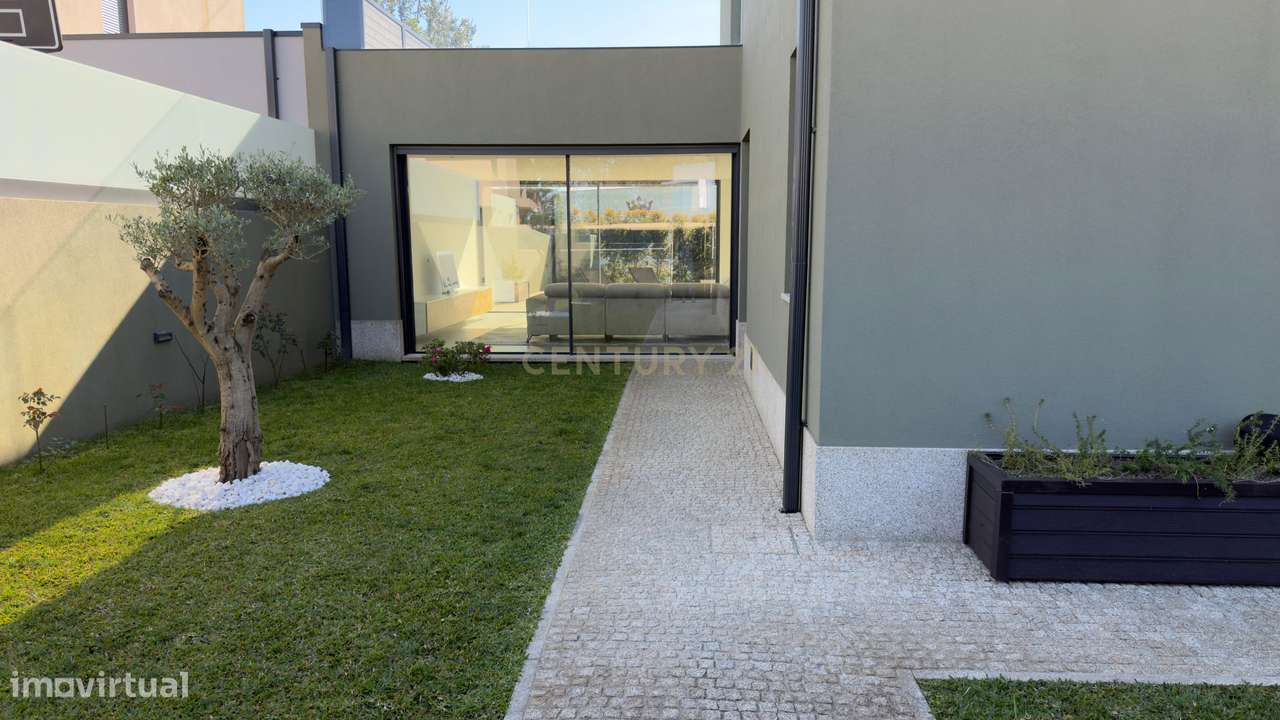 Moradia Contemporânea de Luxo em Azurara | Elegância, Privacidade e Di-8