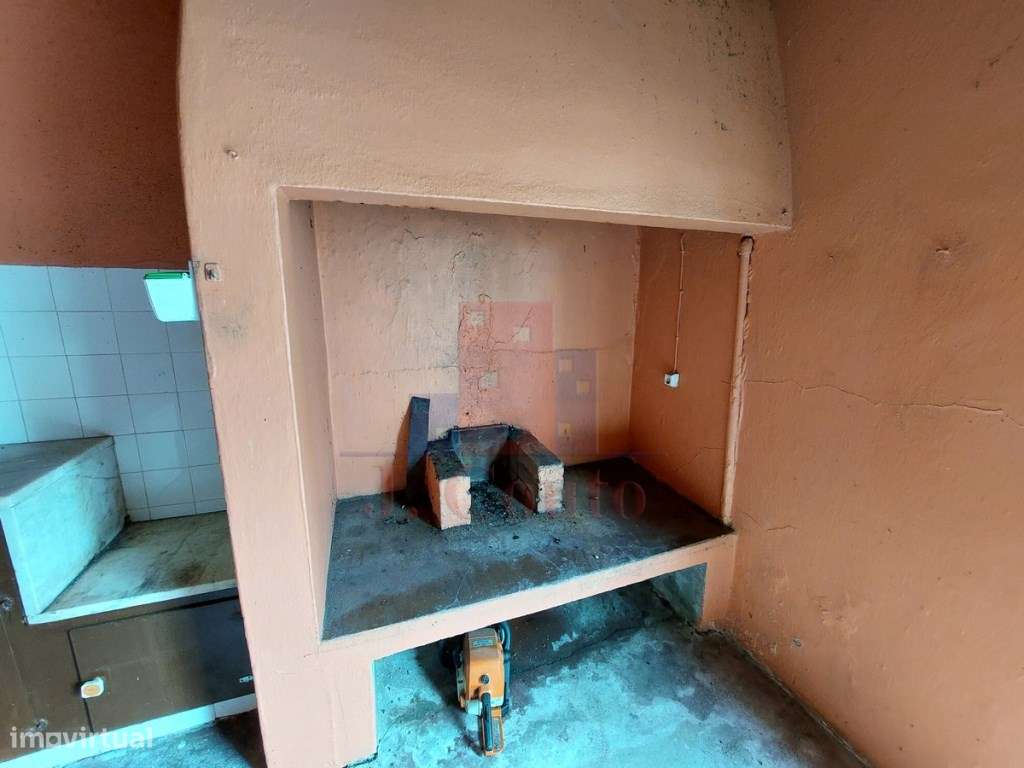 Casa Antiga para Restauro, Salir de Matos-22