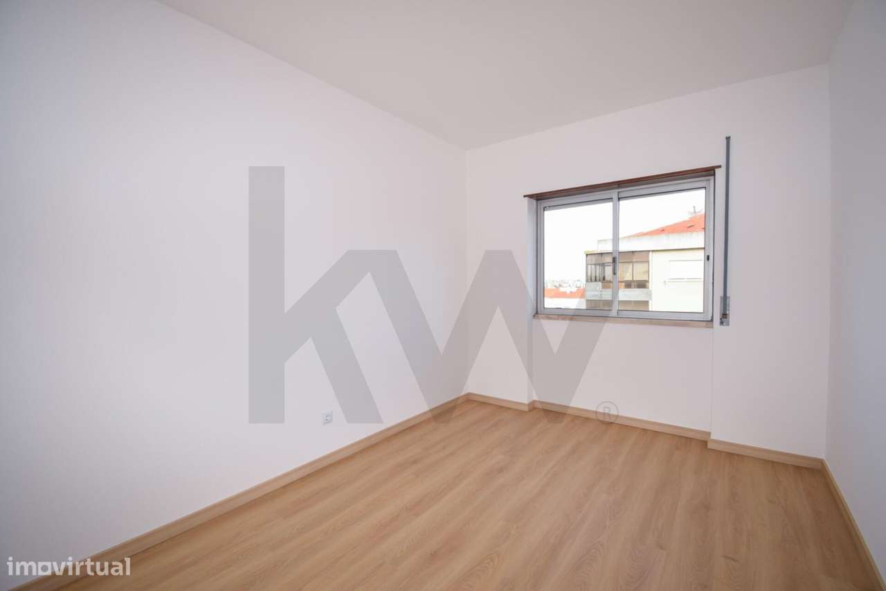 T2 na Torre da Marinha perto da Estação Fertagus - Grande imagem: 4/25