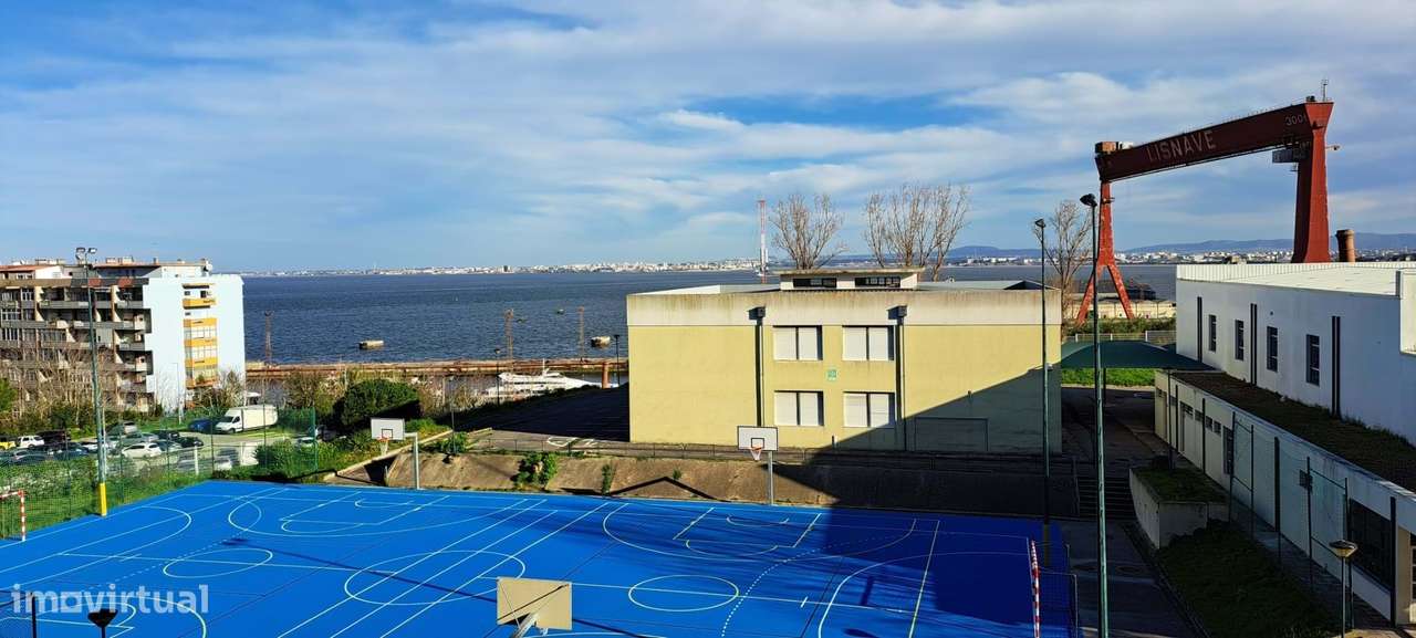 T3+1 | 110m2 | Av. 25 de Abril, Cacilhas | Com vista de Rio-1