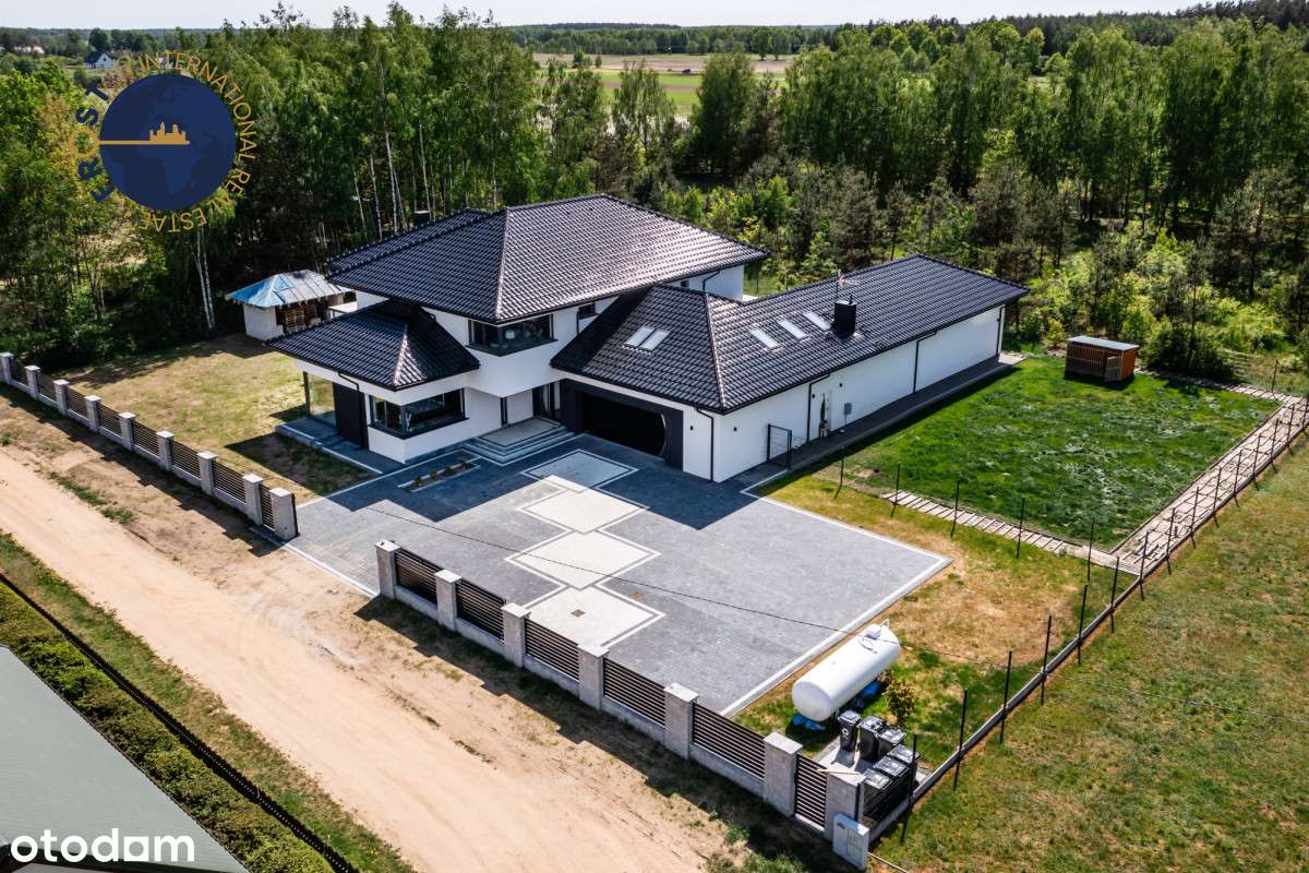 Luksusowa nowoczesna willa  z wewnętrznym basenem-19